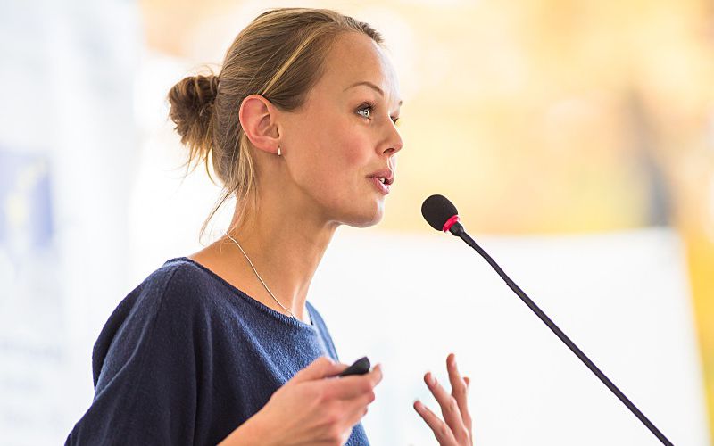 Female speaker at a large veterinary conference.